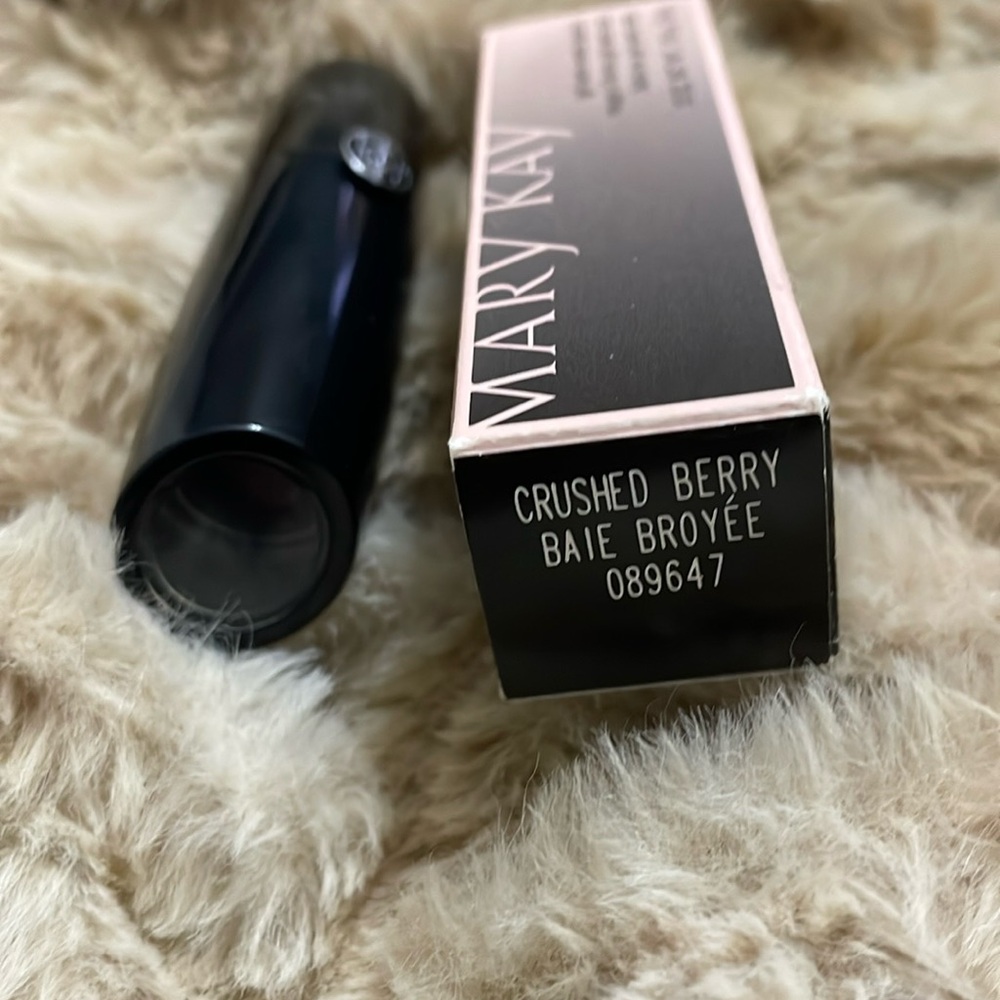 Mary Kay
Gel Semi-Matte 
Lipstick 
Crushed Berry